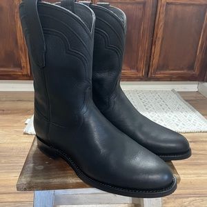 Tecovas Jake 10.5 EE. Tried on but never worn.